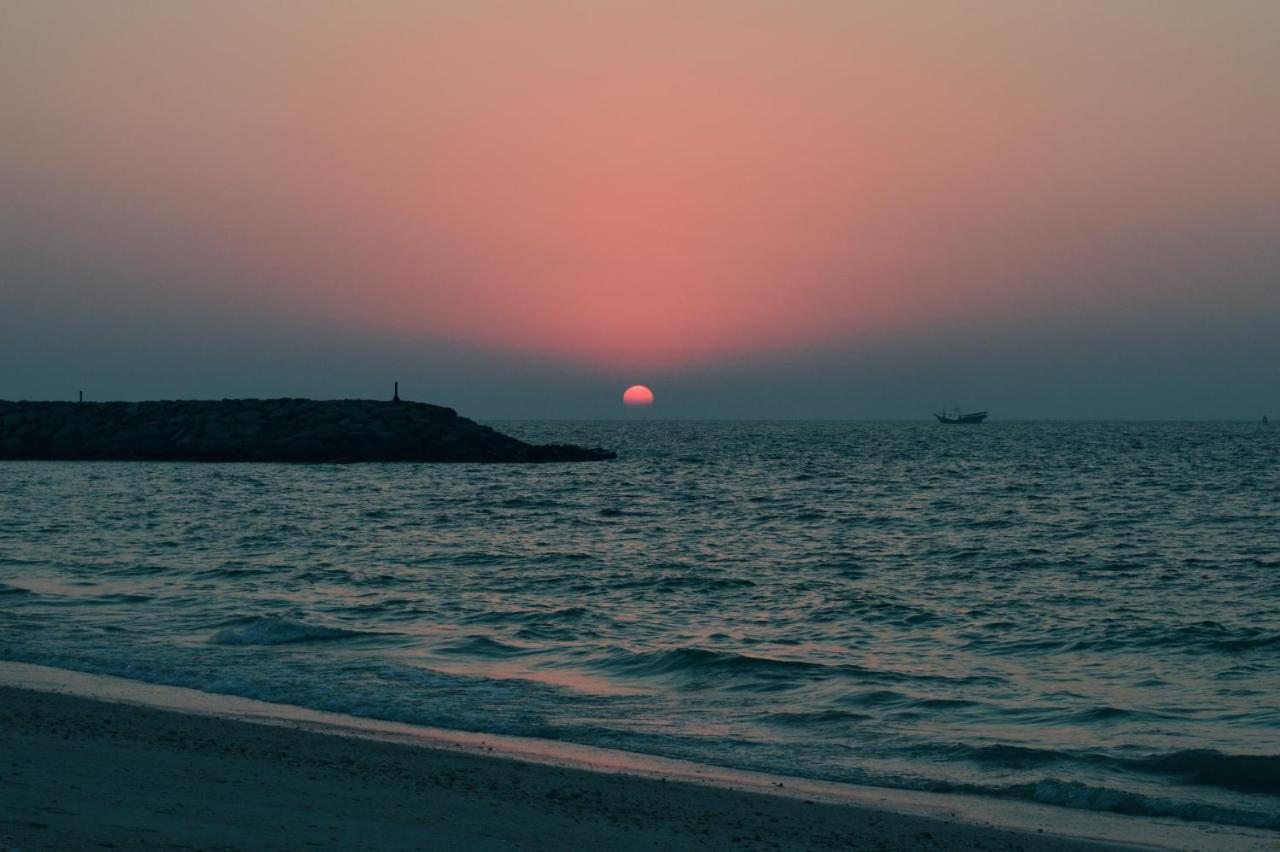Al Corniche Hotel Шарджа Екстериор снимка