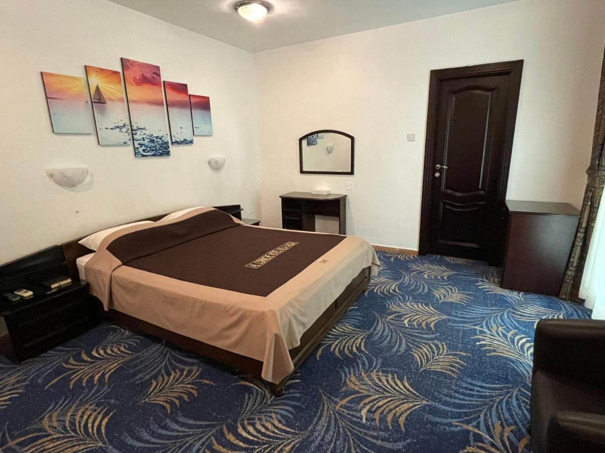 Al Corniche Hotel Шарджа Екстериор снимка