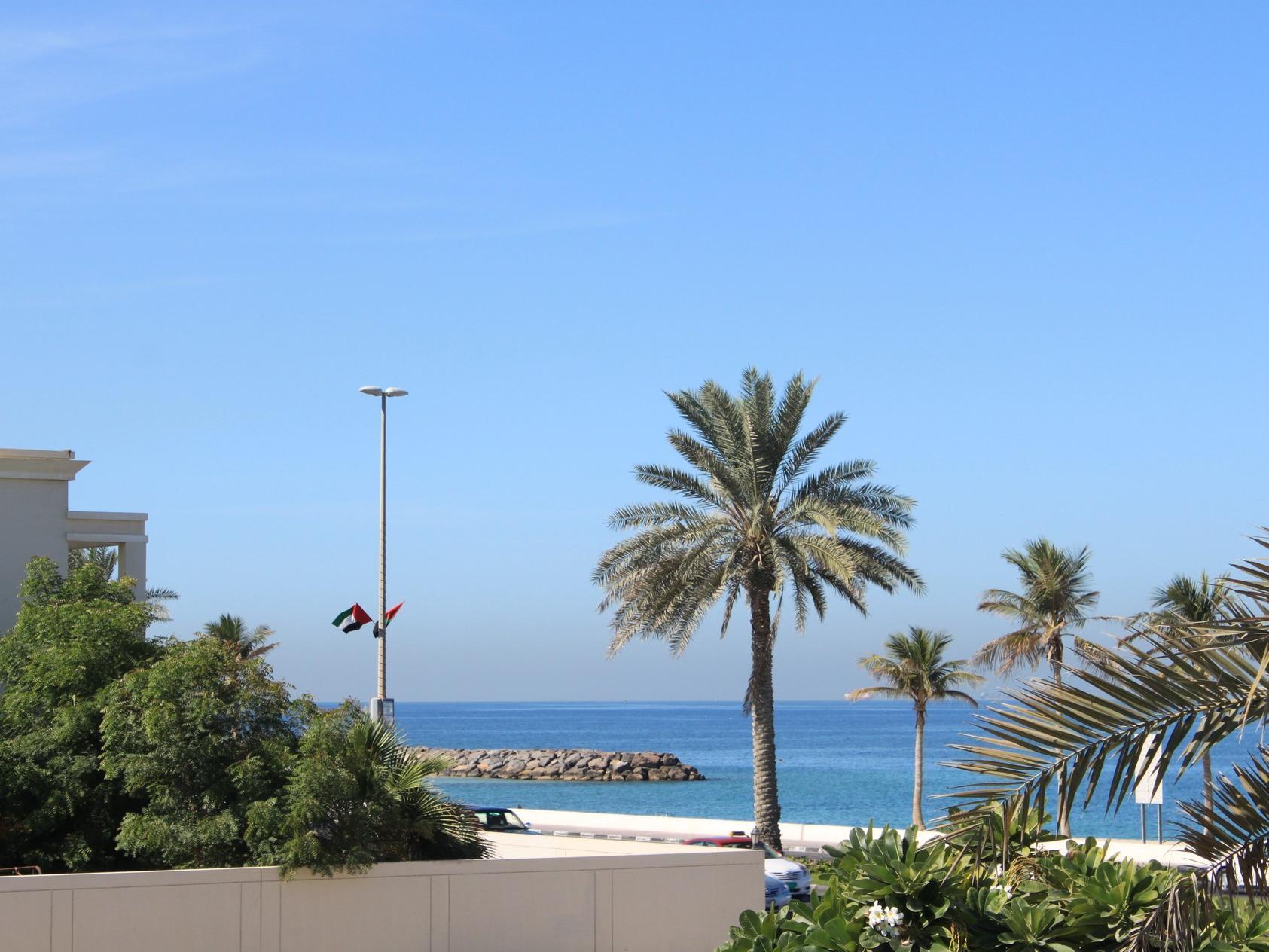 Al Corniche Hotel Шарджа Екстериор снимка