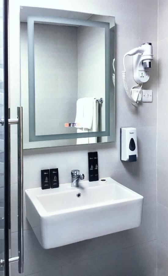Al Corniche Hotel Шарджа Екстериор снимка